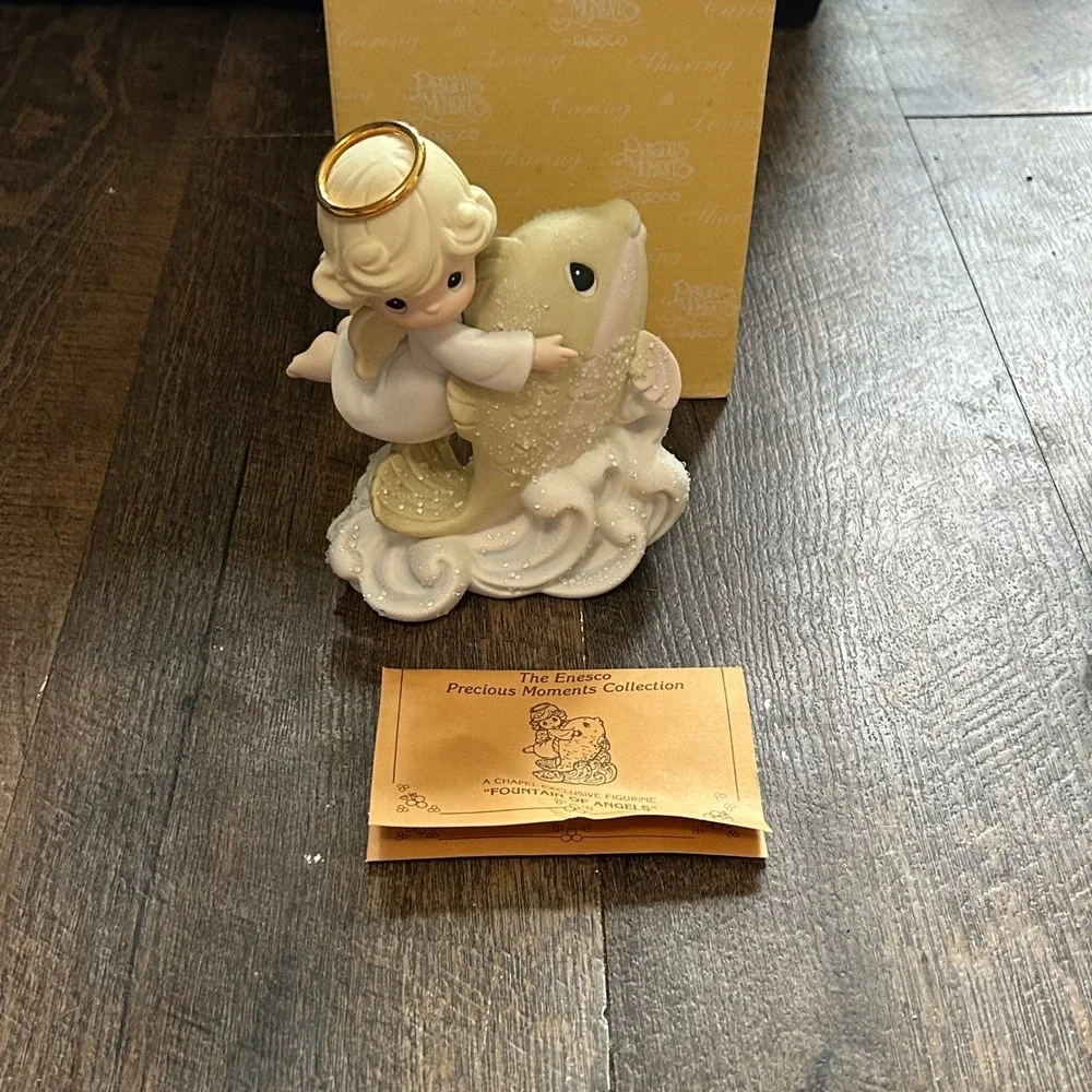 Precious Moments Fountain of Angels 1997 Chapel Exclusive Figurine 384844 Enesco